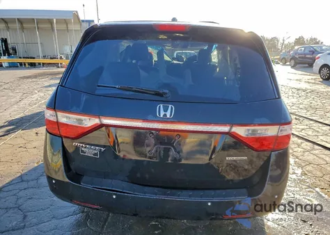 2013 Honda Odyssey Touring z USA, uszkodzony, nr VIN 5FNRL5H92DB031109